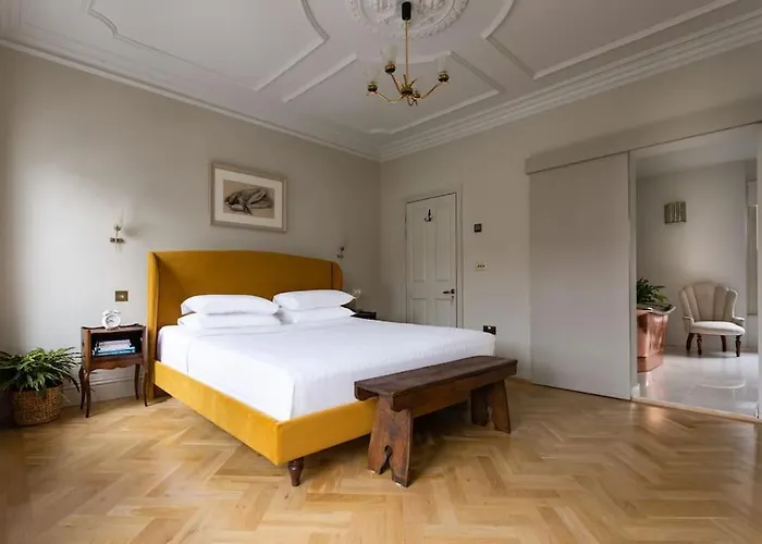 Stunning Soho House Style 3 Bed Apartment With Terrace, Near Notting Hill And Westfield