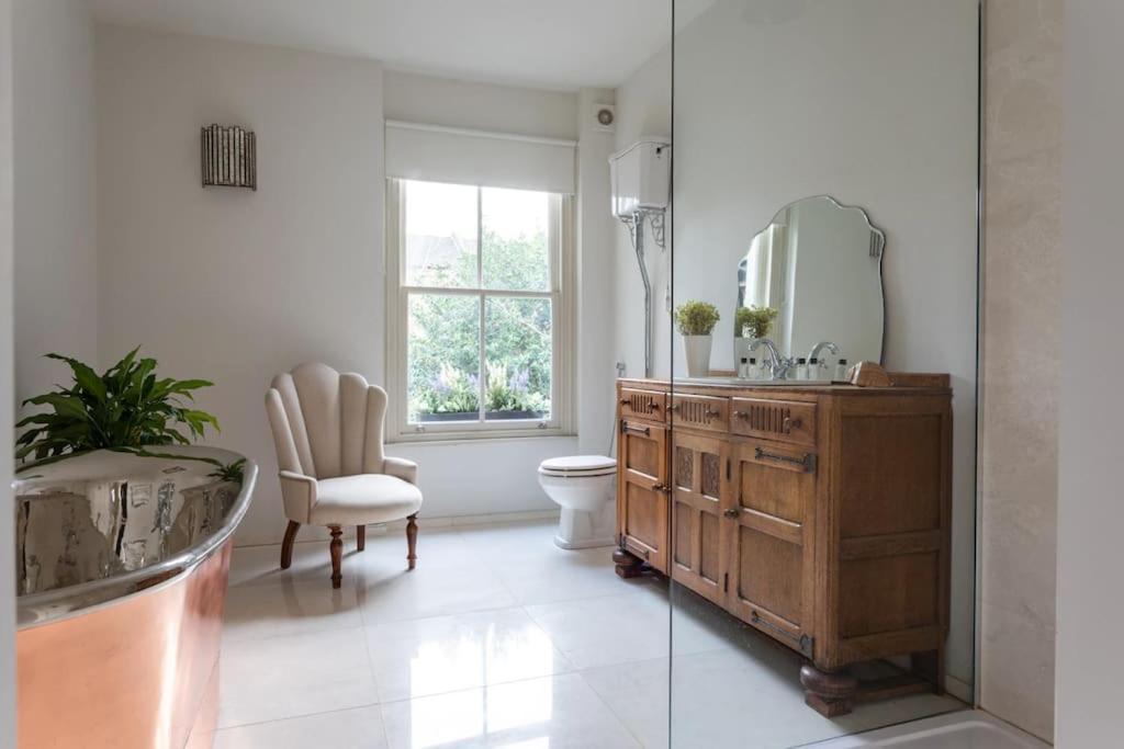 Stunning Soho House Style 3 Bed With Terrace, Near Notting Hill And Westfield Londra